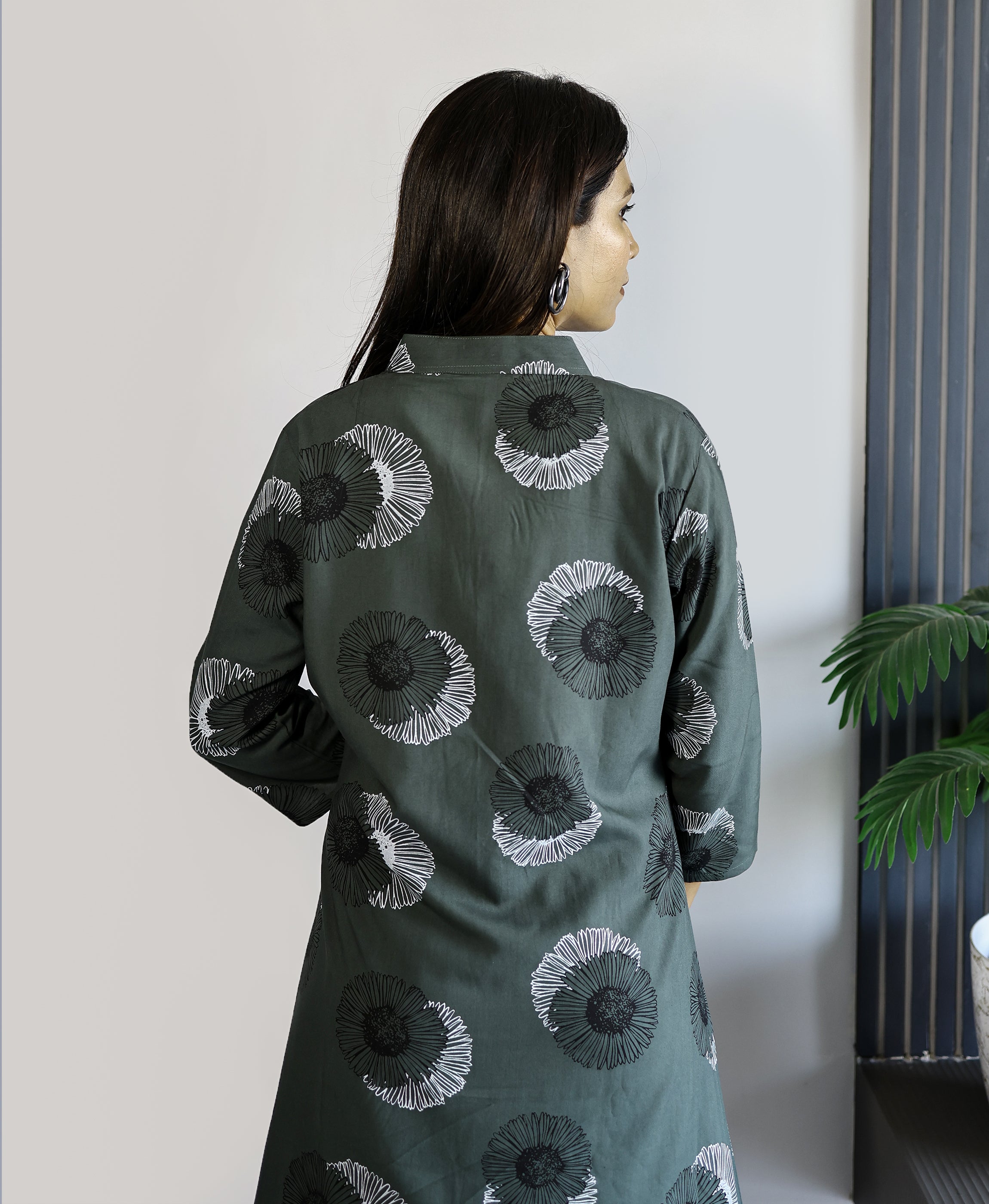 Her Couture Women's Green Rayon Viscose 21 KG Floral & Leaf Printed Causal Co-ord Set