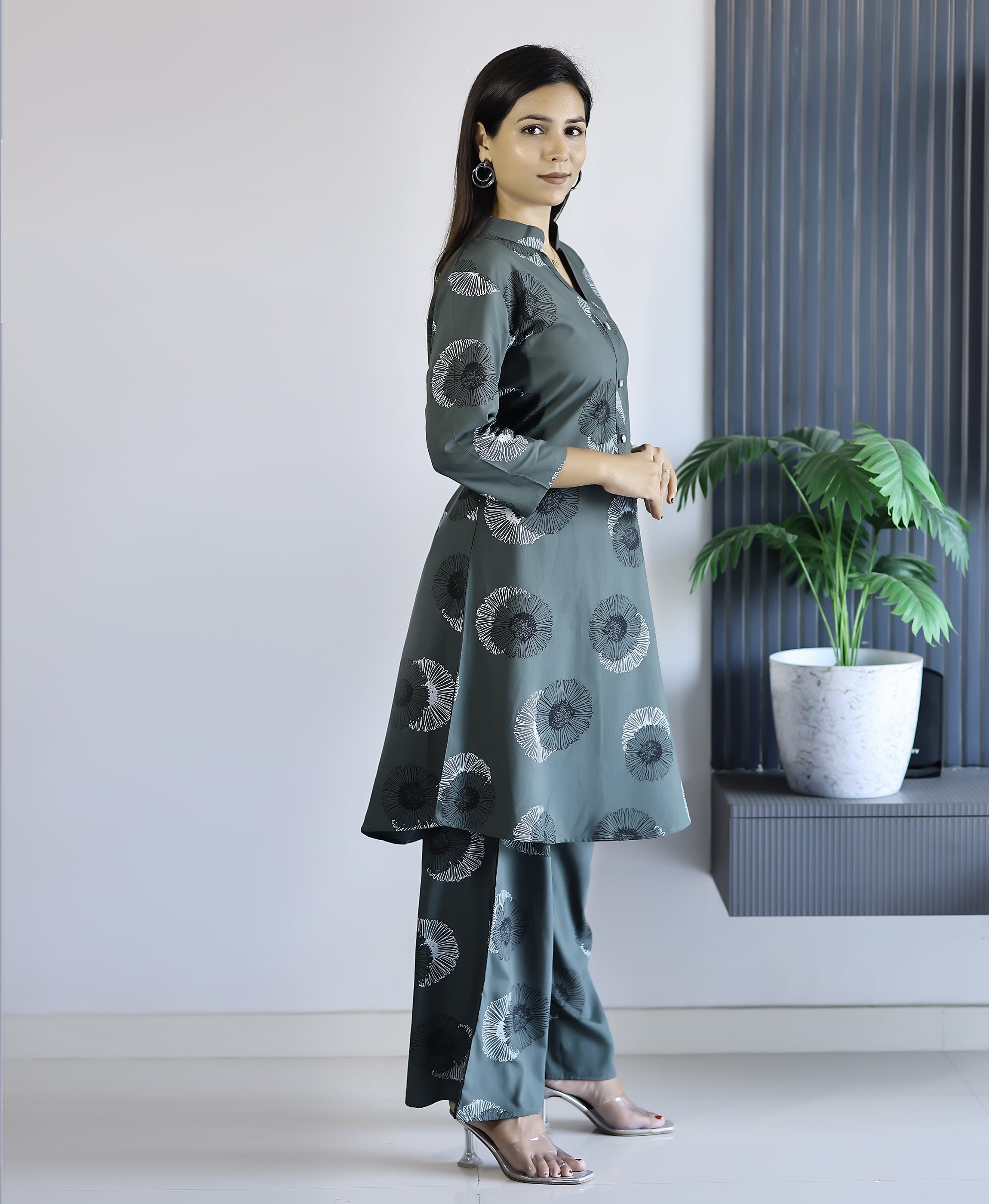Her Couture Women's Green Rayon Viscose 21 KG Floral & Leaf Printed Causal Co-ord Set