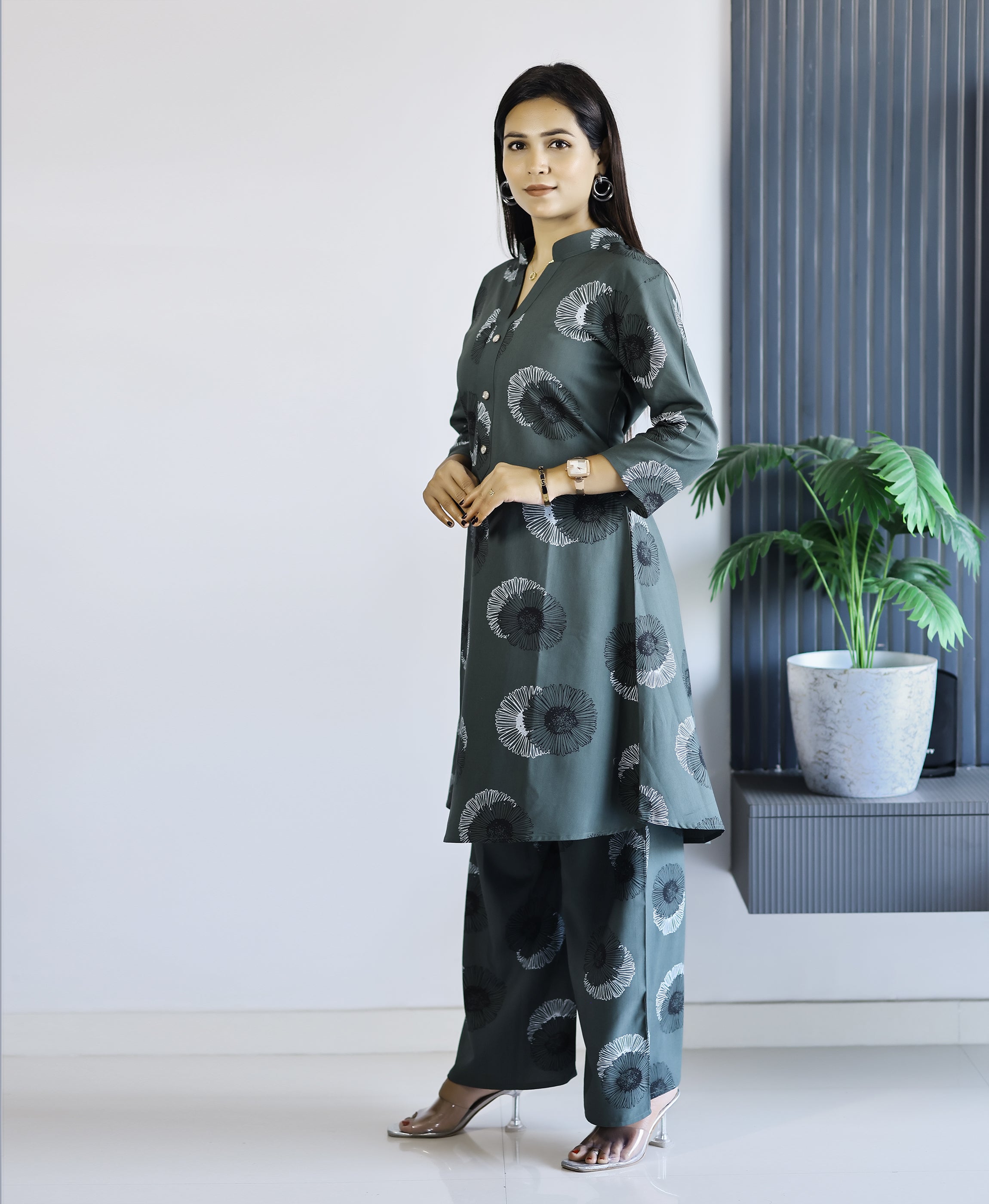 Her Couture Women's Green Rayon Viscose 21 KG Floral & Leaf Printed Causal Co-ord Set