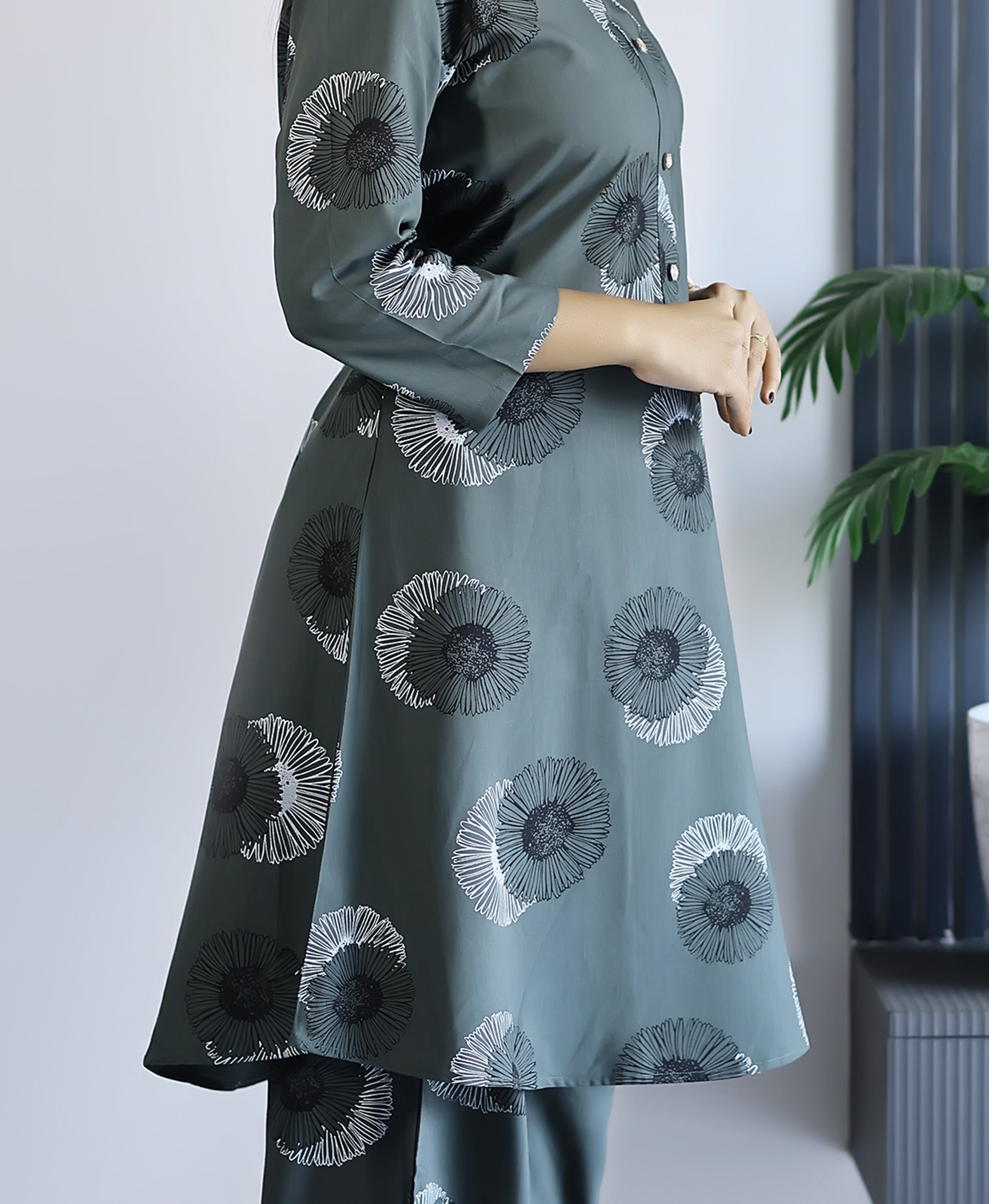 Her Couture Women's Green Rayon Viscose 21 KG Floral & Leaf Printed Causal Co-ord Set