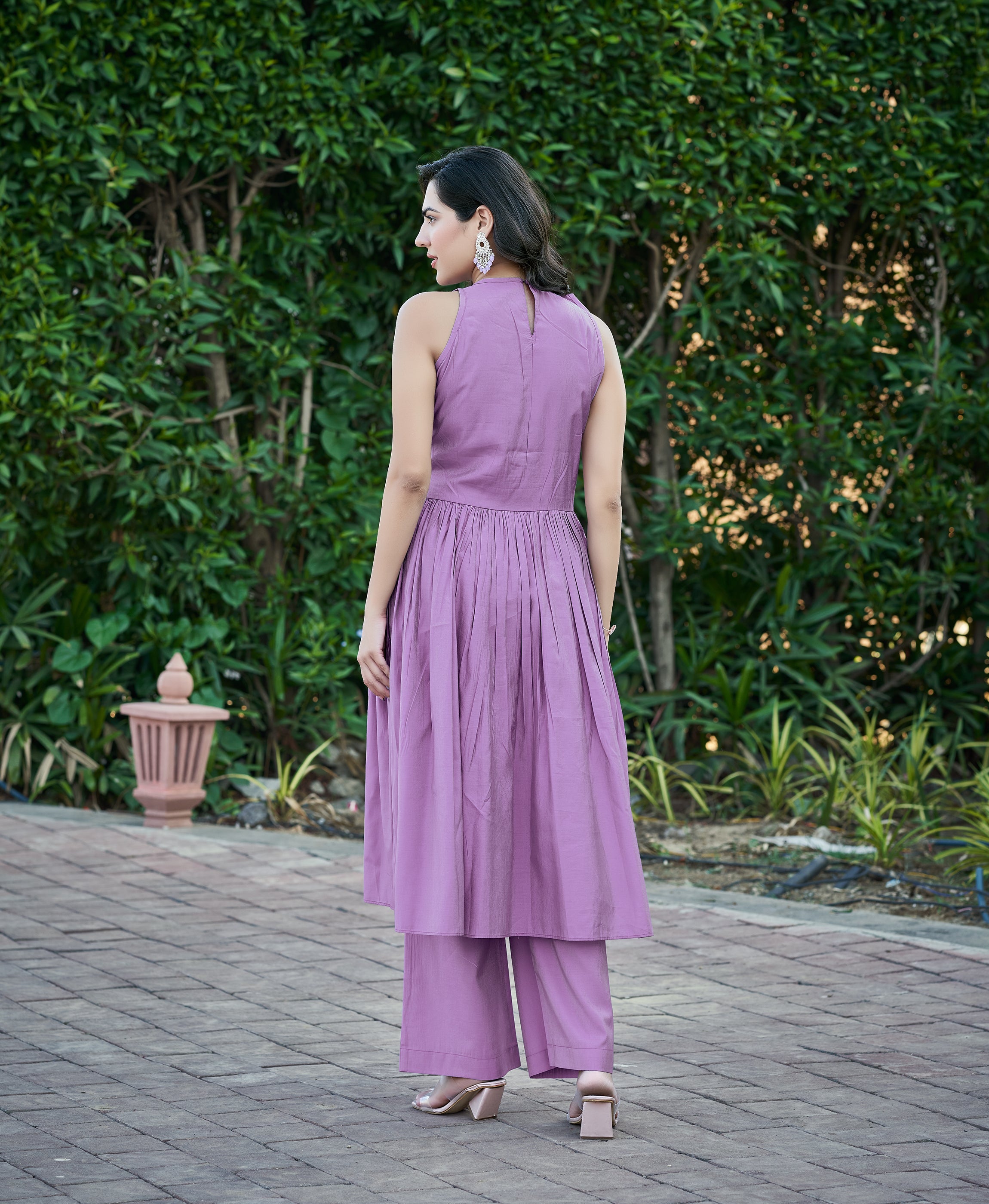 Her Couture Women's Lavender Viscose Shimmer Floral Embroiery Embroidered Nyra-cut Kurta With Palazzo