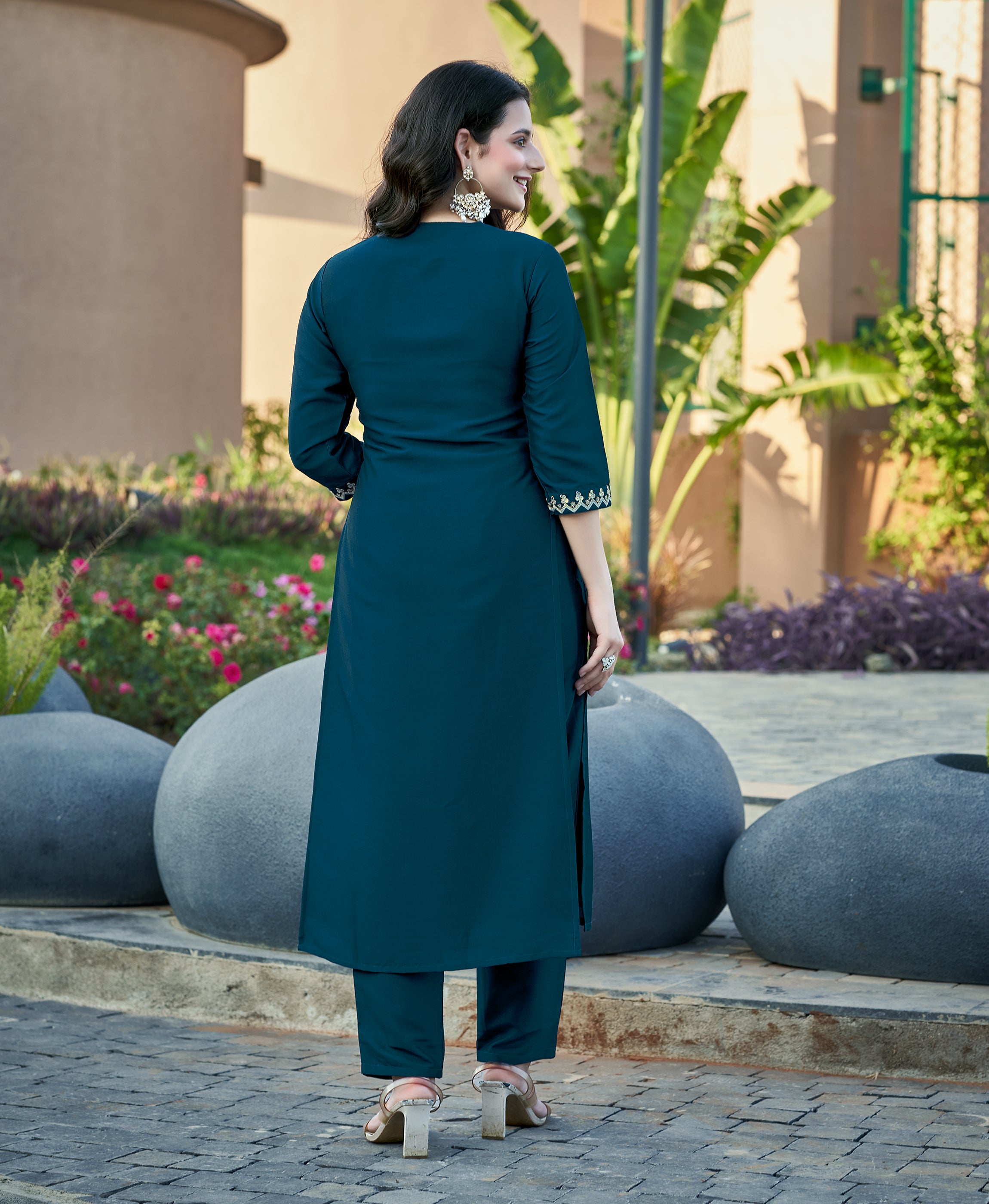 Her Couture Women's Dark Blue Viscose Crystal Floral Embroiery Embroidered Straight Kurta With Pant