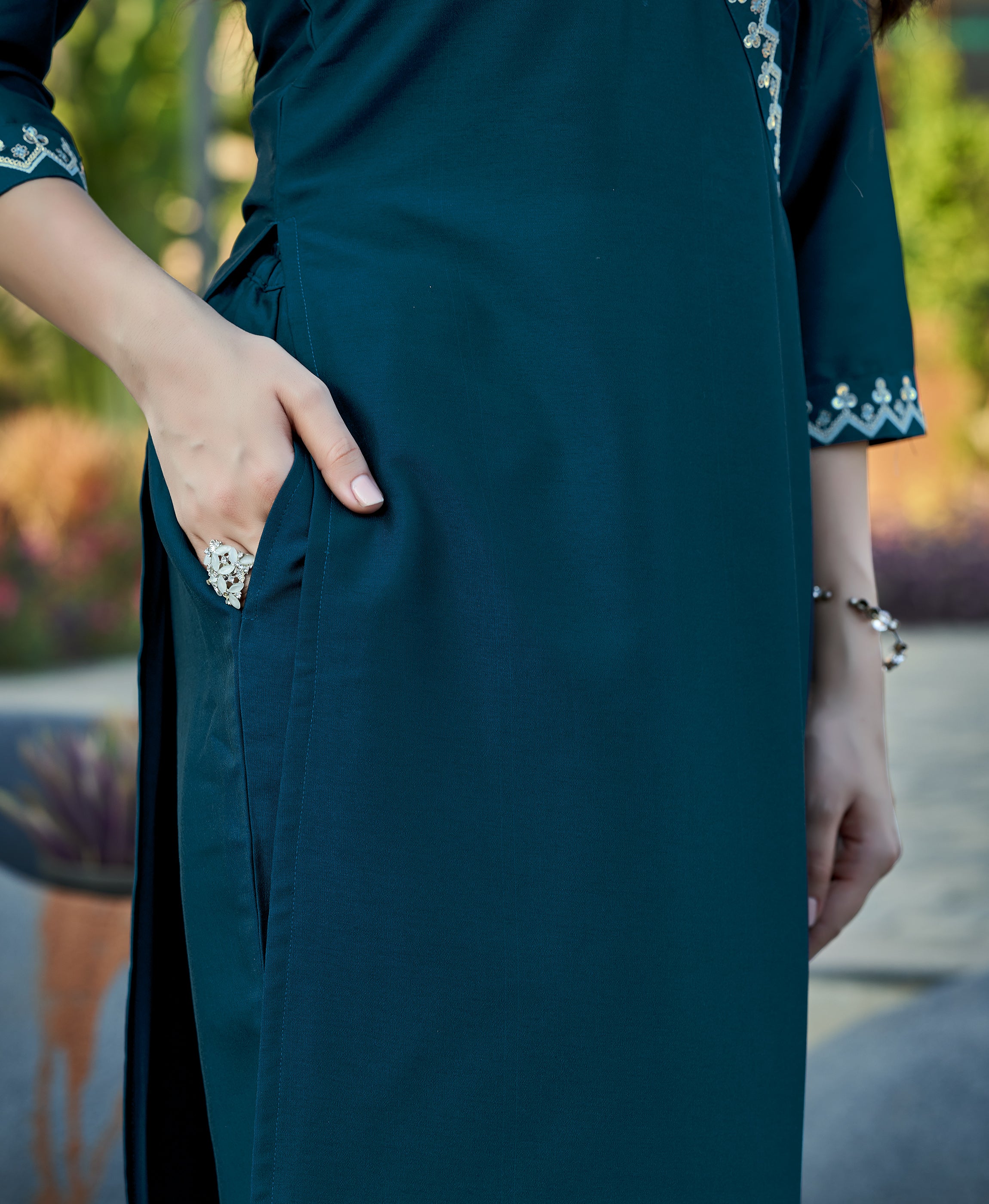 Her Couture Women's Dark Blue Viscose Crystal Floral Embroiery Embroidered Straight Kurta With Pant