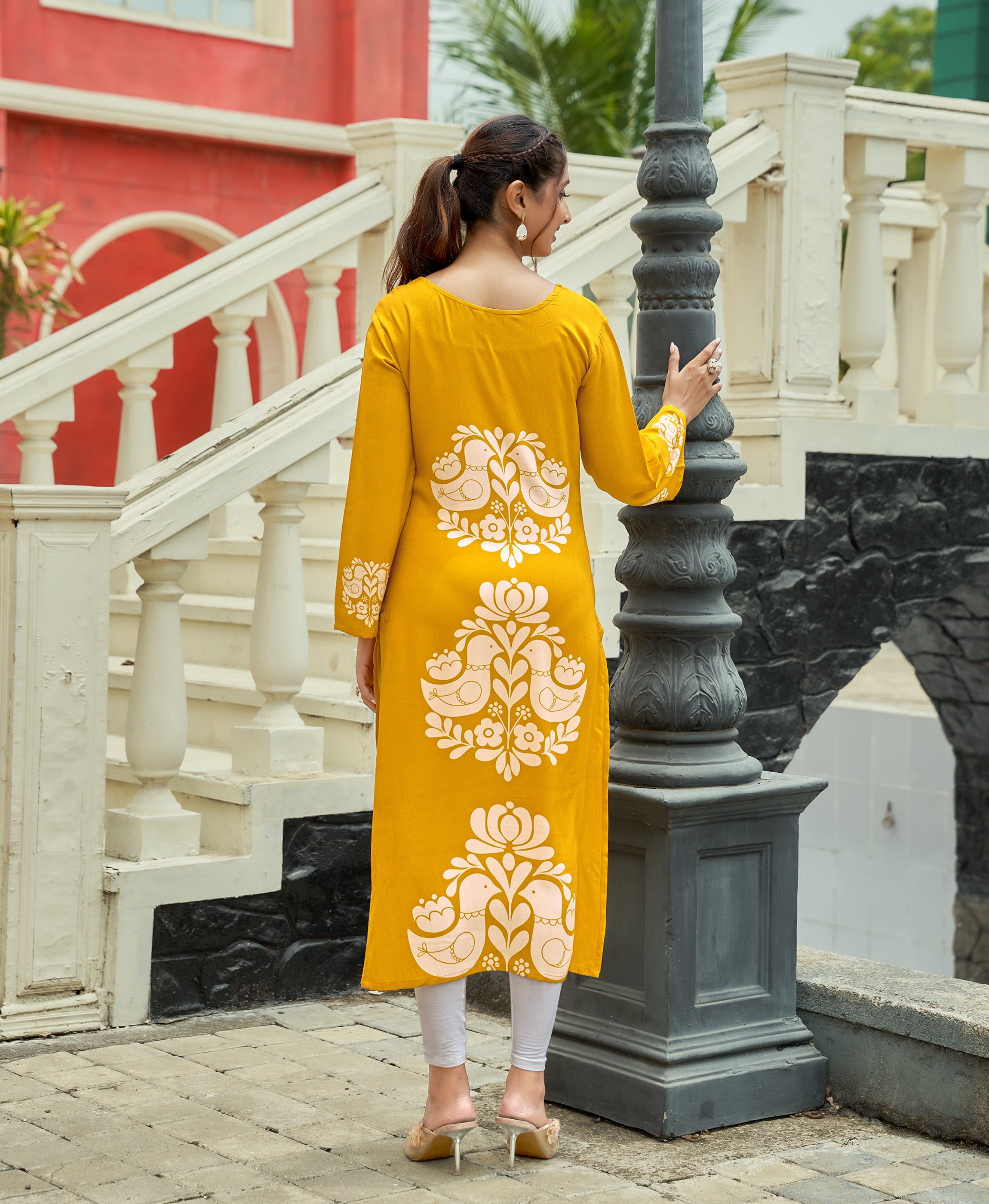 Her Couture Women's Yellow Viscose Rayon Floral Printed Straight Kurta