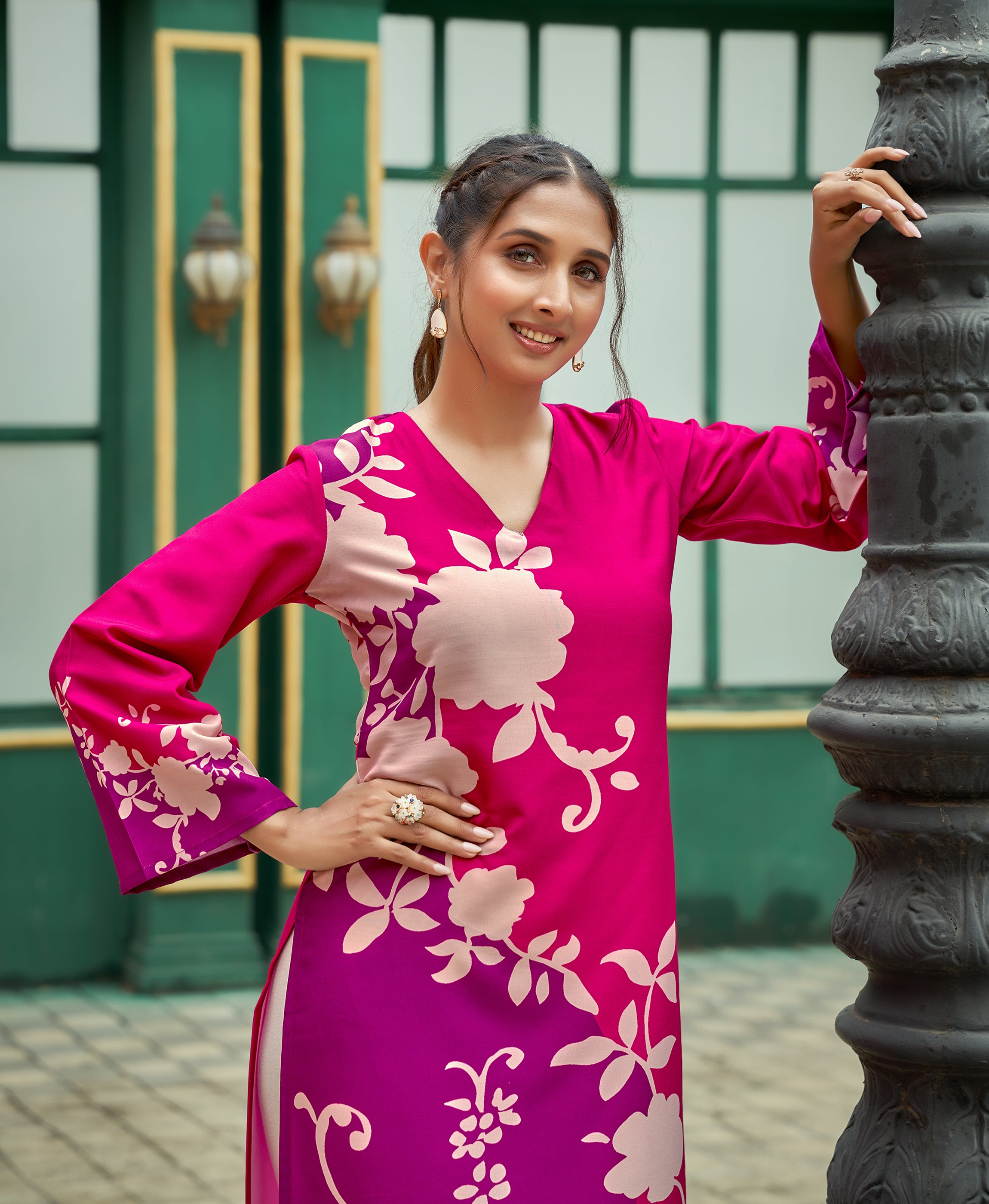 Her Couture Women's Multicolor Viscose Rayon Floral Printed Straight Kurta