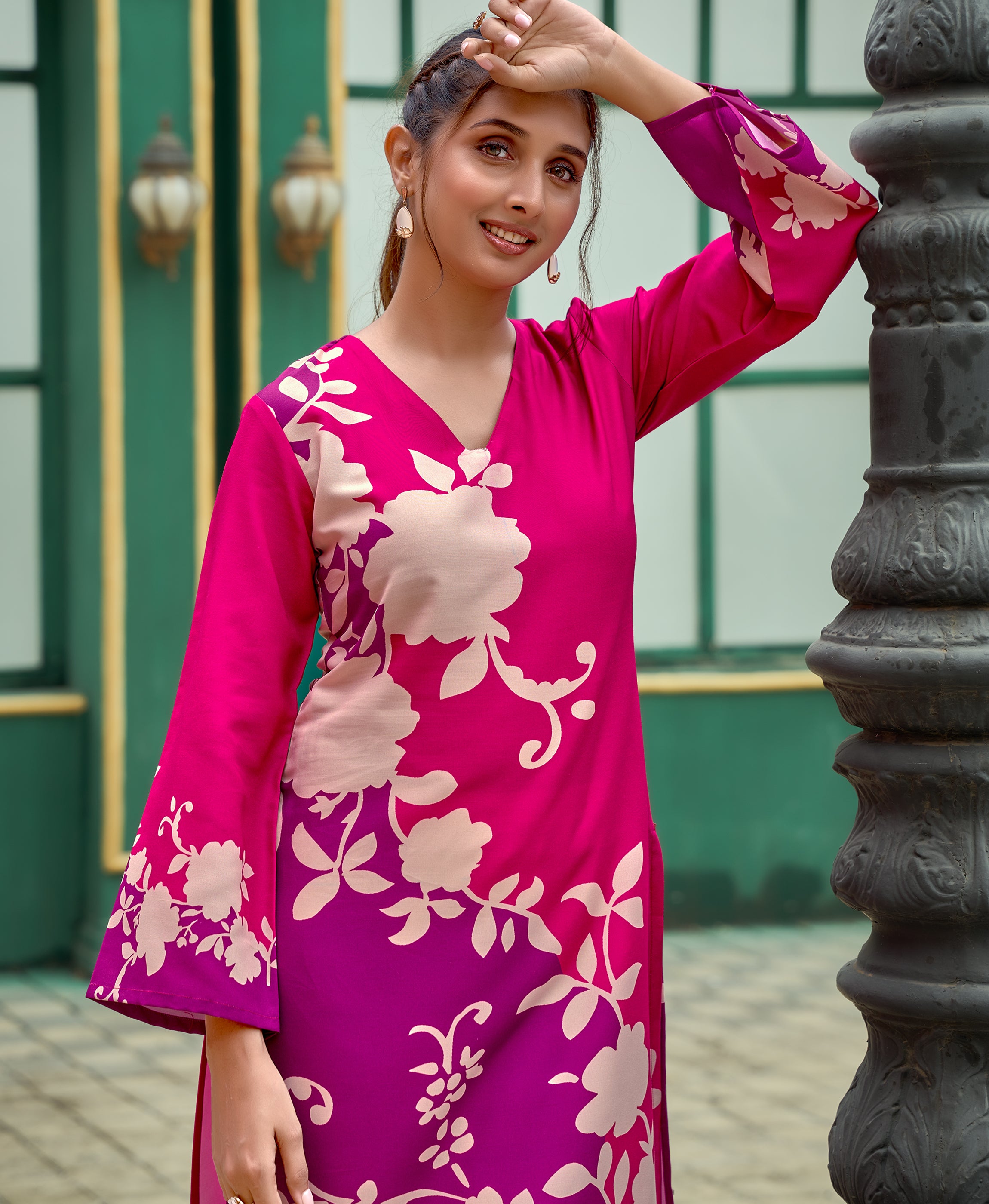 Her Couture Women's Multicolor Viscose Rayon Floral Printed Straight Kurta