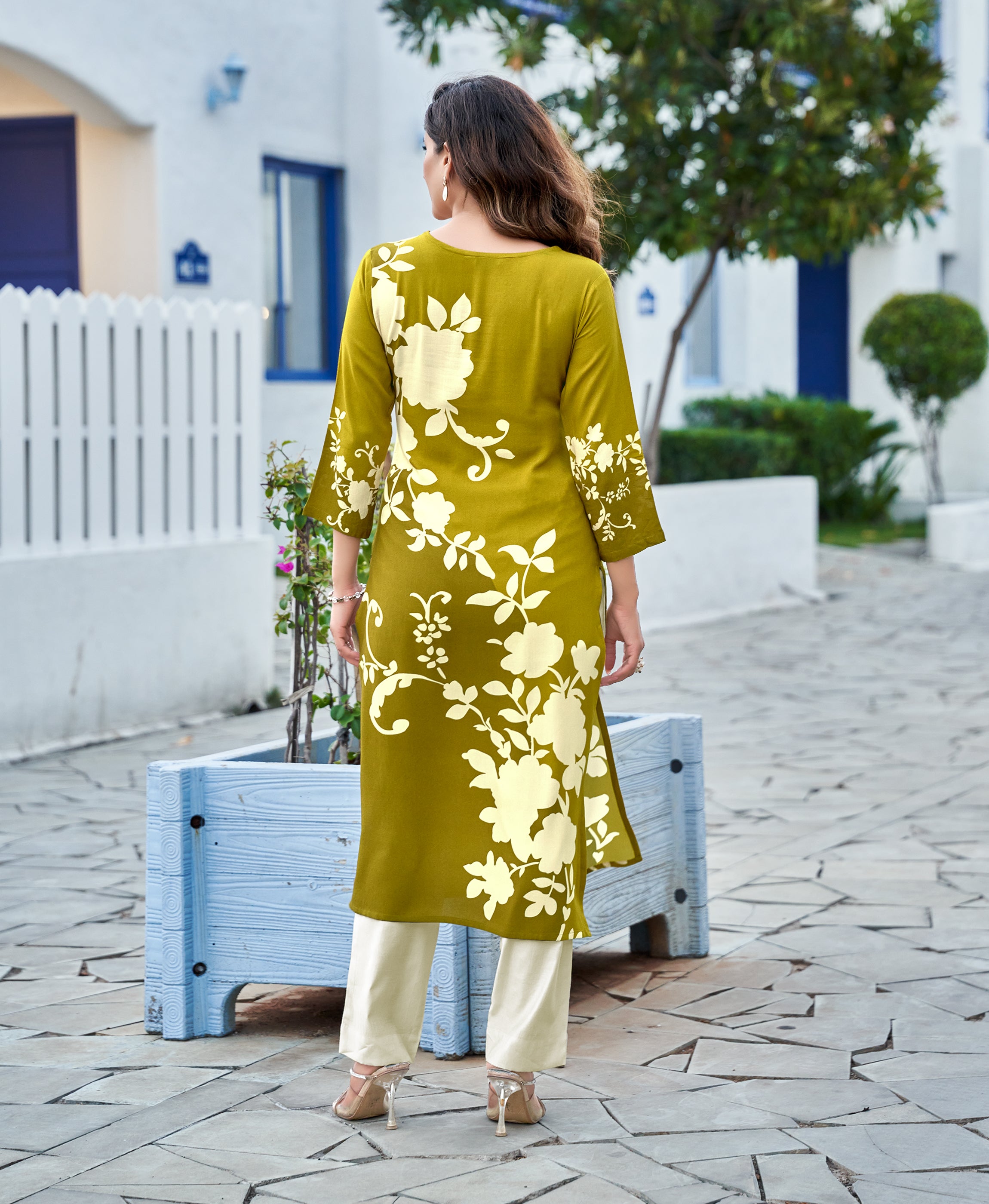 Her Couture Women's Olive Green Viscose Rayon Floral Printed Straight Kurta
