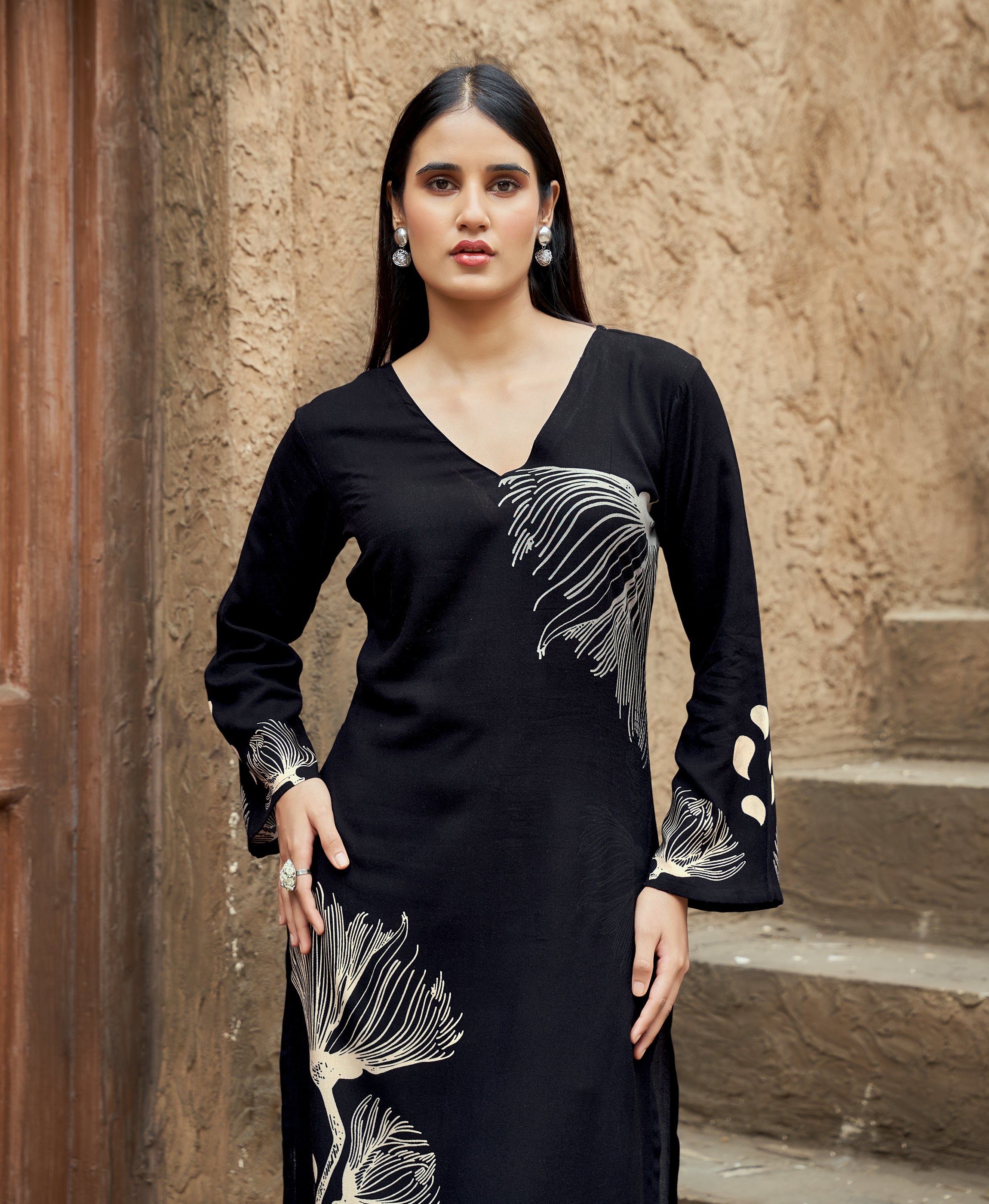 Her Couture Women's Black Viscose Rayon Floral Printed Straight Kurta