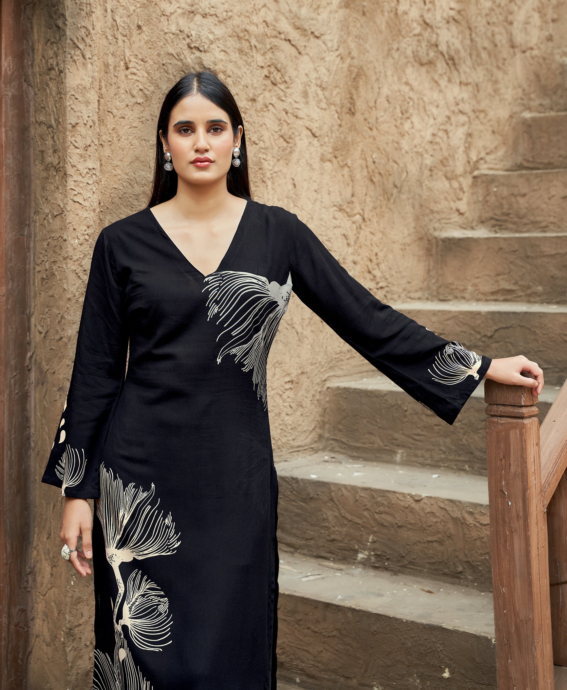 Her Couture Women's Black Viscose Rayon Floral Printed Straight Kurta