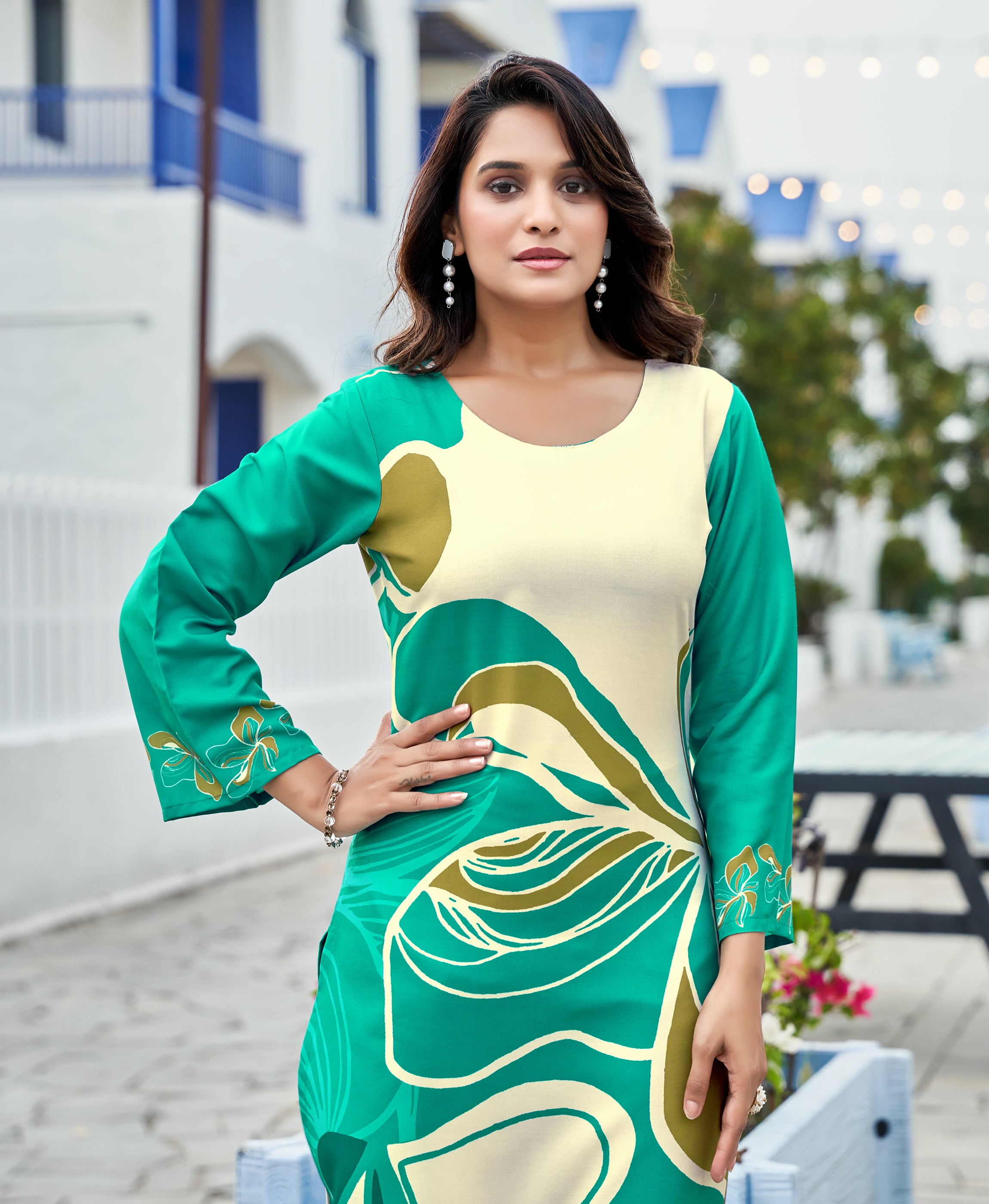 Her Couture Women's Green Viscose Rayon Geometric Printed Straight Kurta