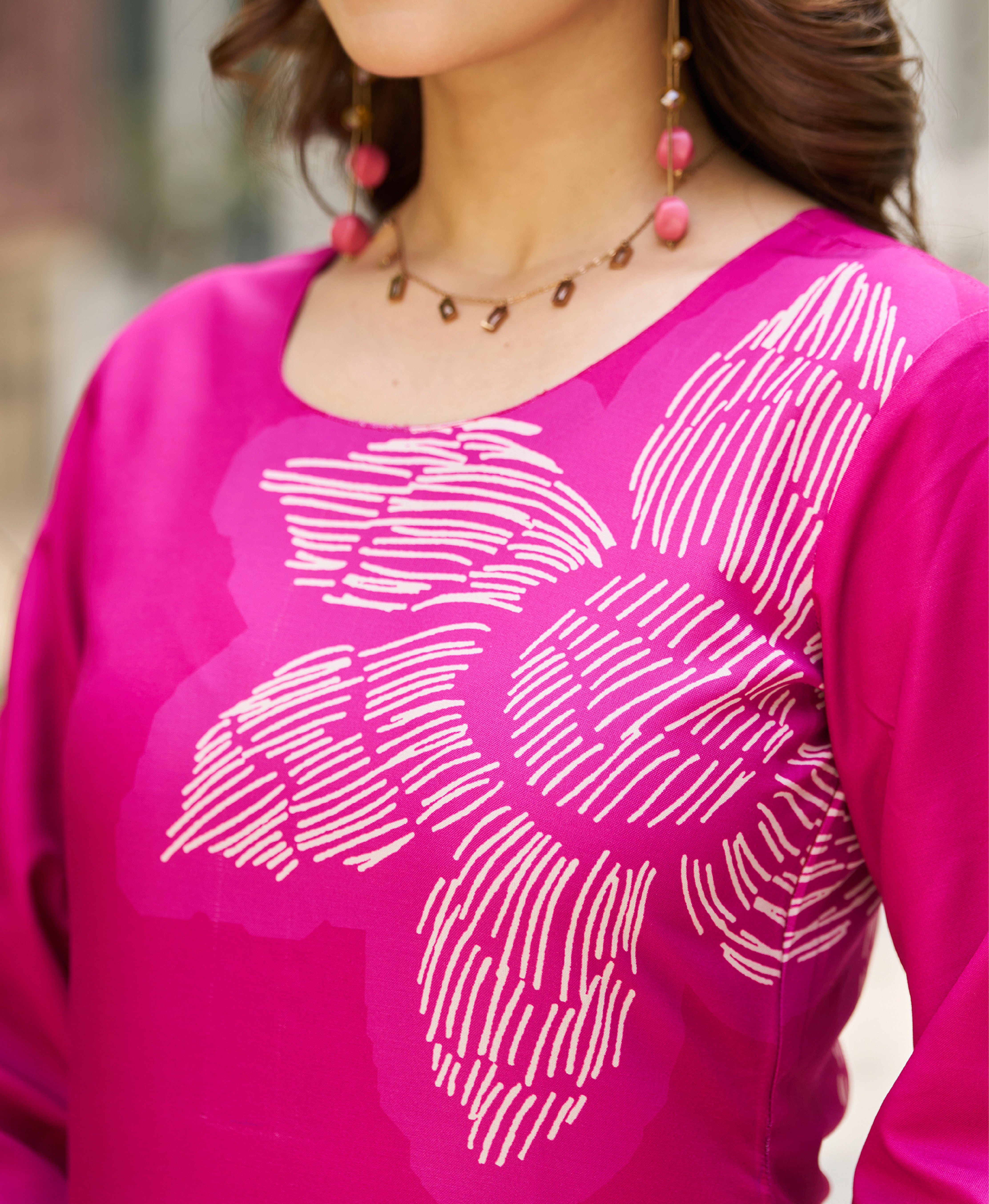 Her Couture Women's Magenta Pink Viscose Rayon Botanical Printed Straight Kurta