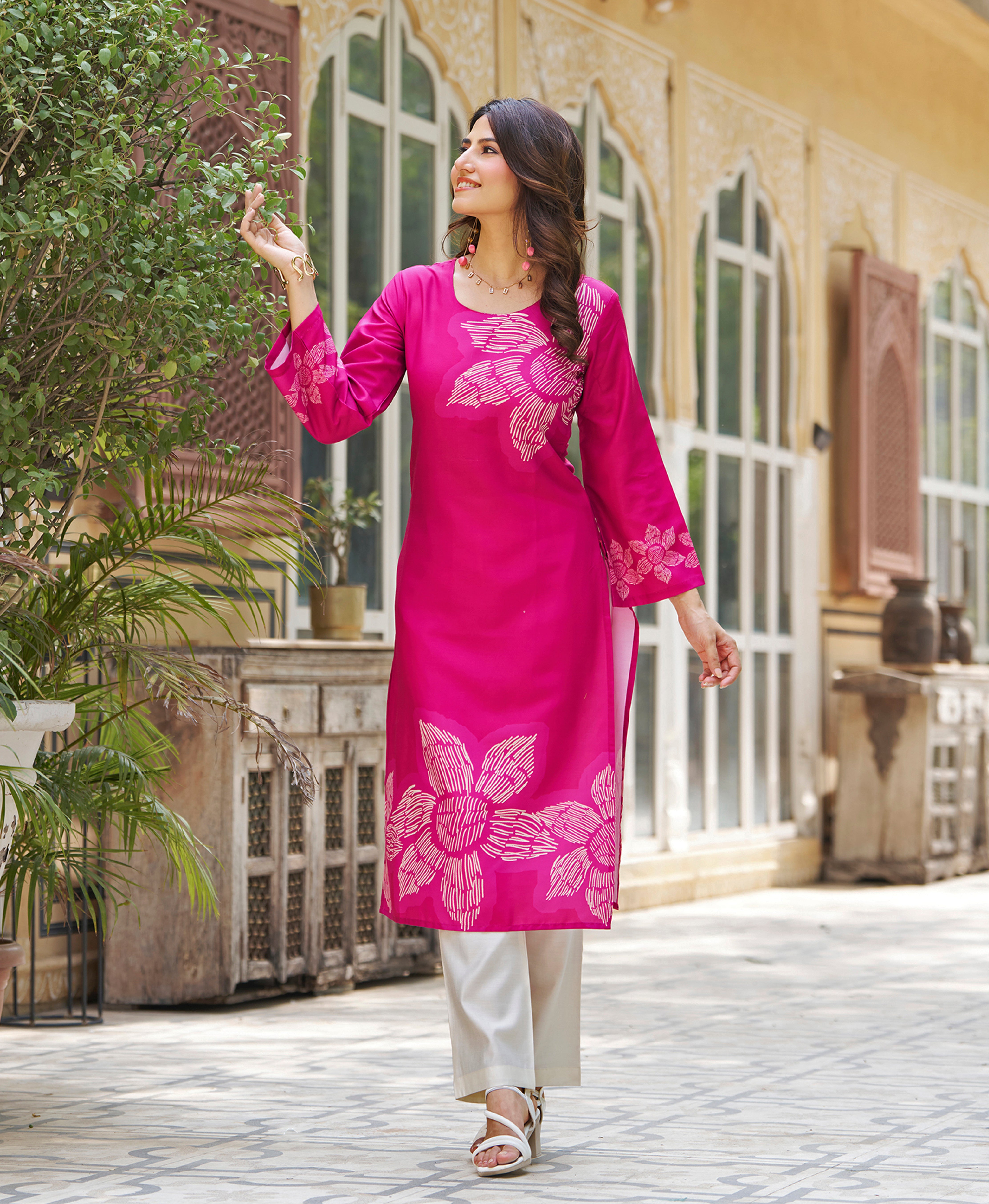 Her Couture Women's Magenta Pink Viscose Rayon Botanical Printed Straight Kurta