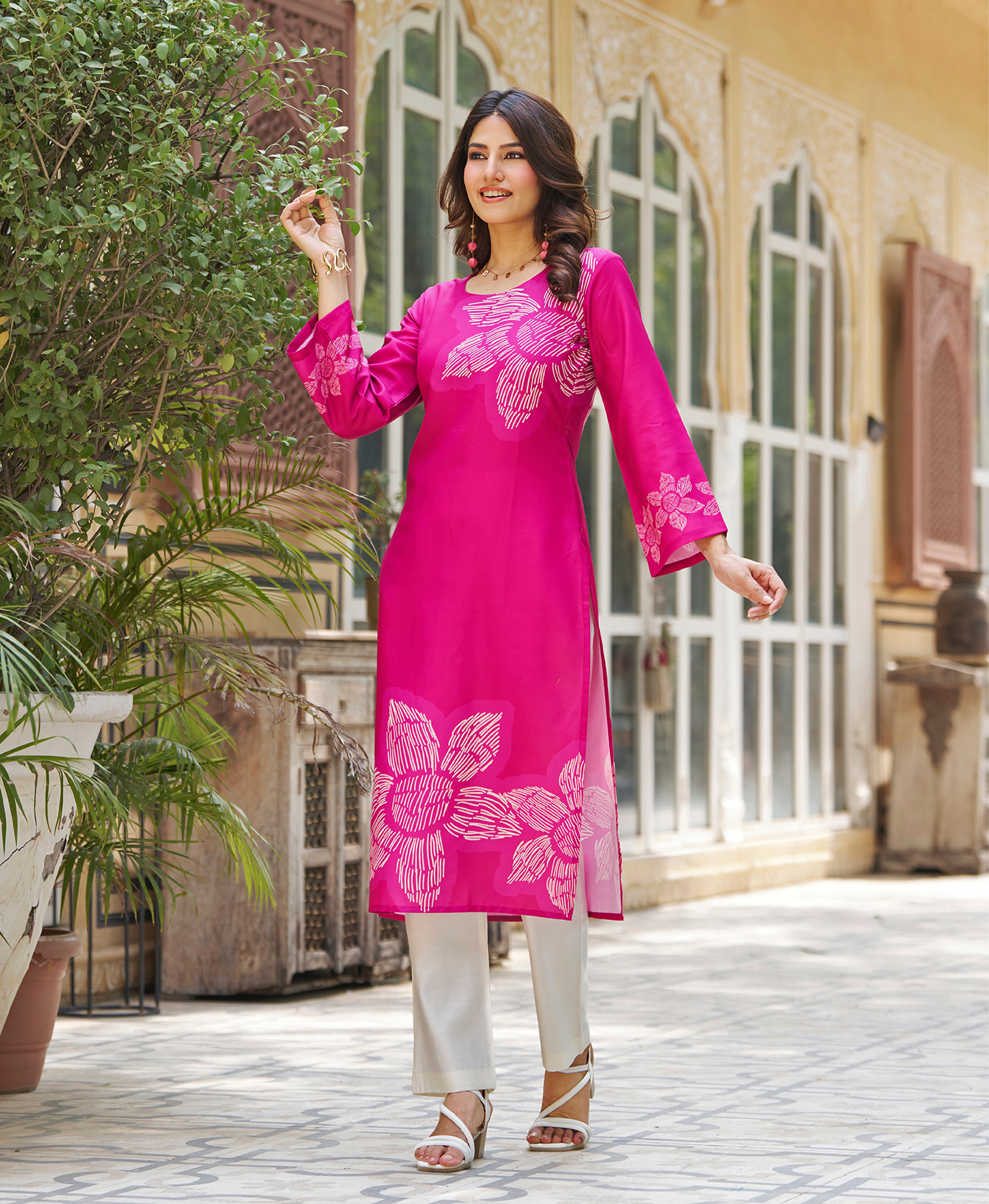 Her Couture Women's Magenta Pink Viscose Rayon Botanical Printed Straight Kurta