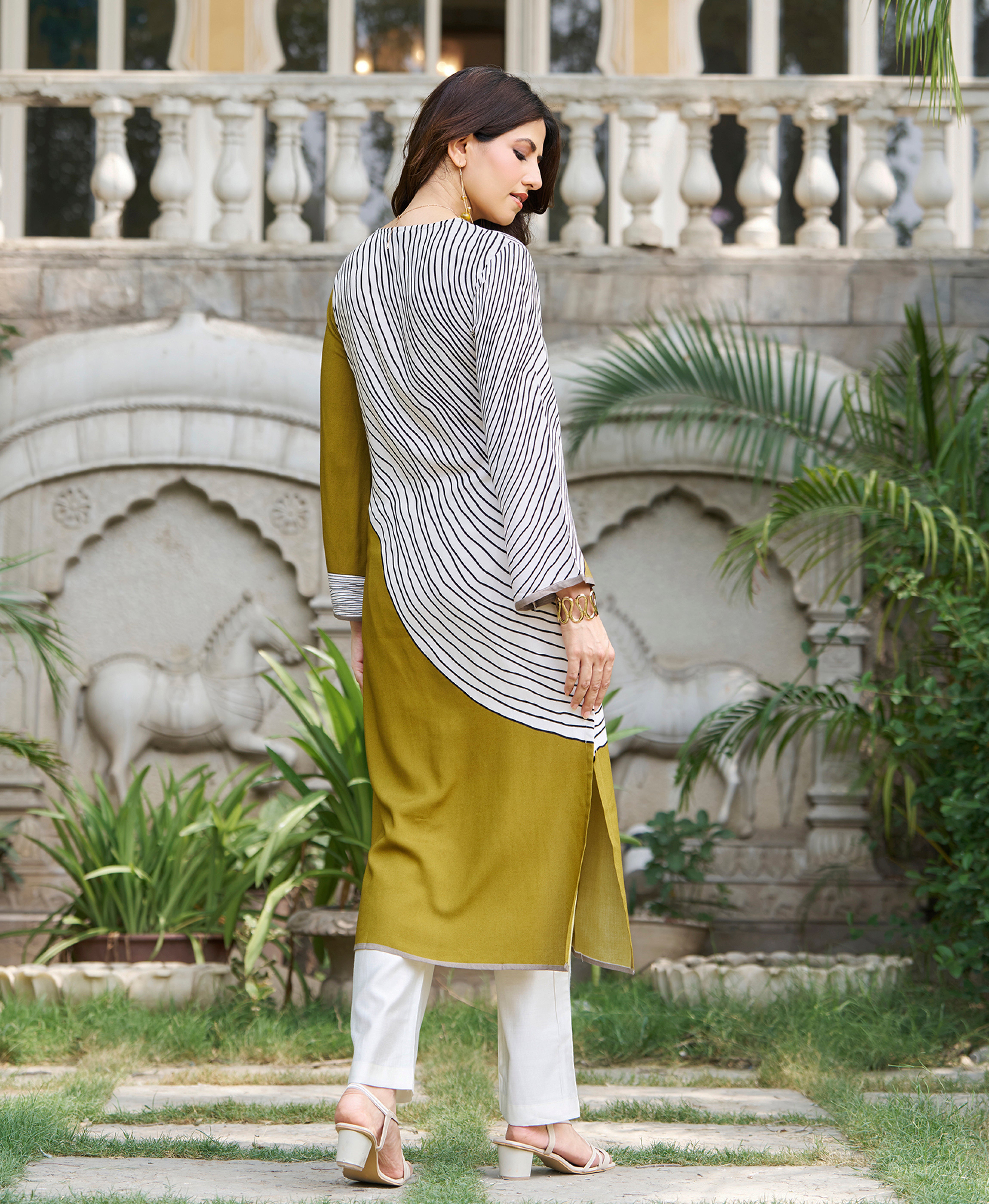 Her Couture Women's Mustard Viscose Rayon Stripes Printed Straight Kurta