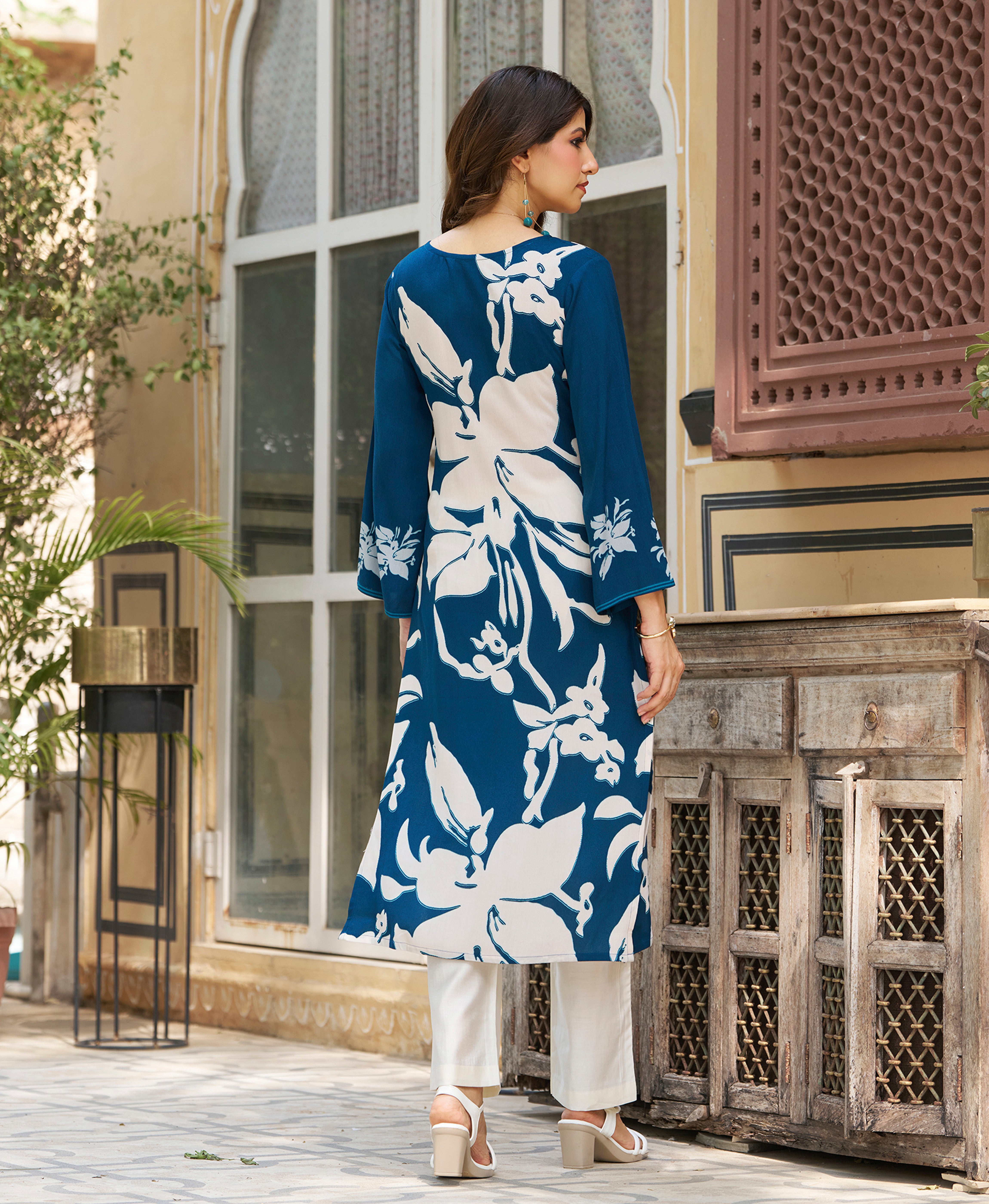 Her Couture Women's Teal Blue Viscose Rayon Floral Printed Straight Kurta