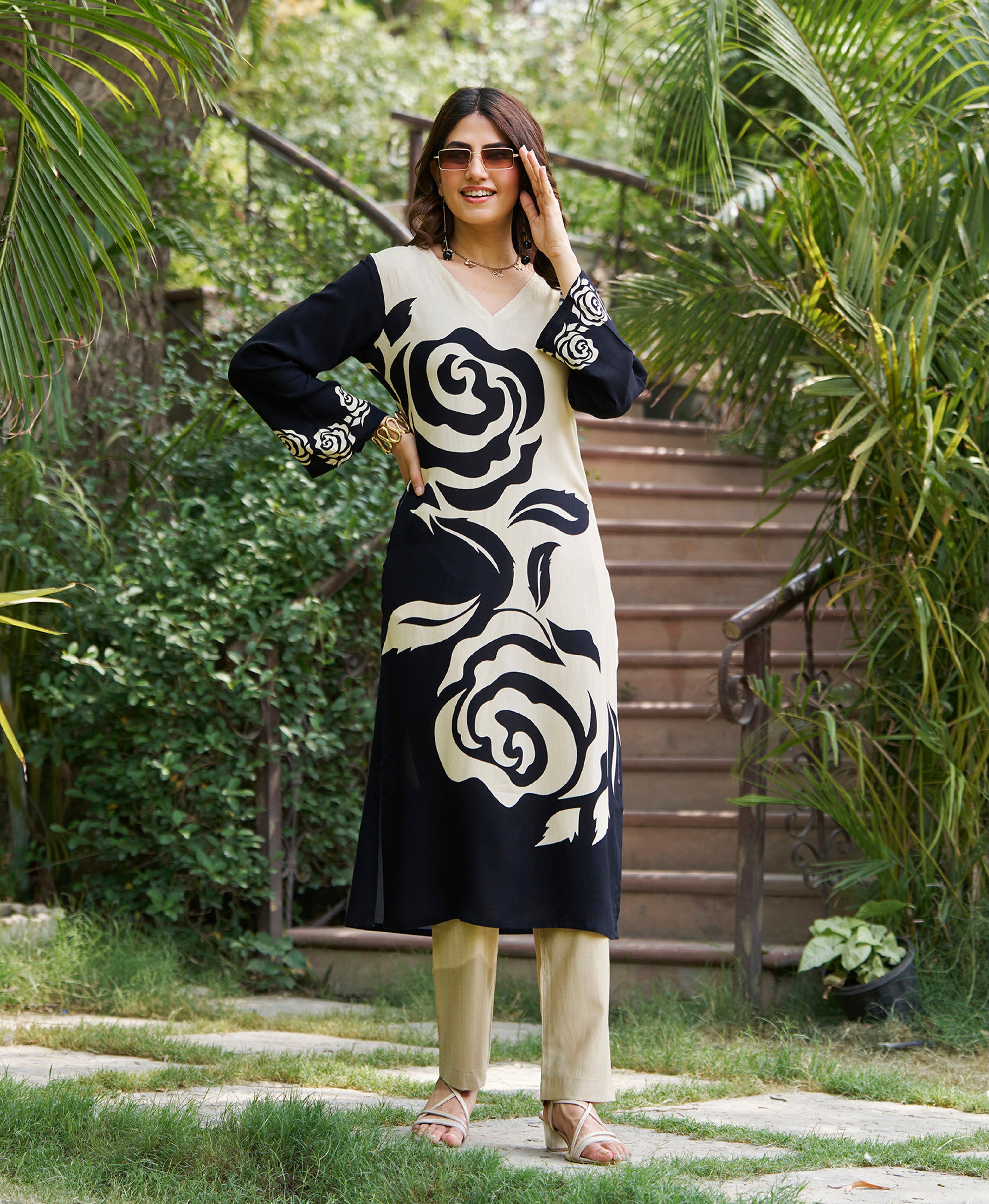 Her Couture Women's Beige Viscose Rayon Botanical Printed Straight Kurta