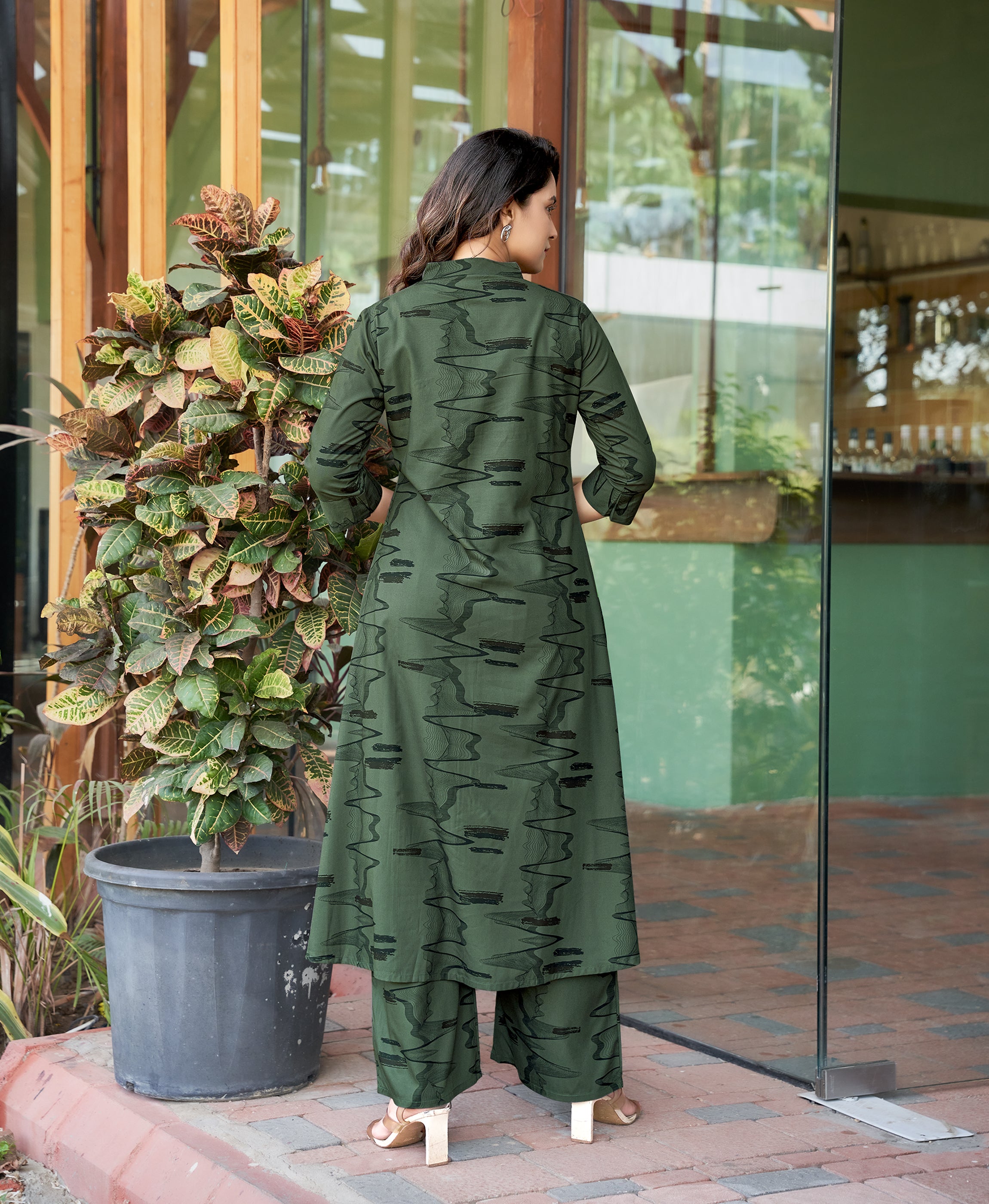 Her Couture Women's Dark Green Rayon Abstract Print Party Co-ord Set