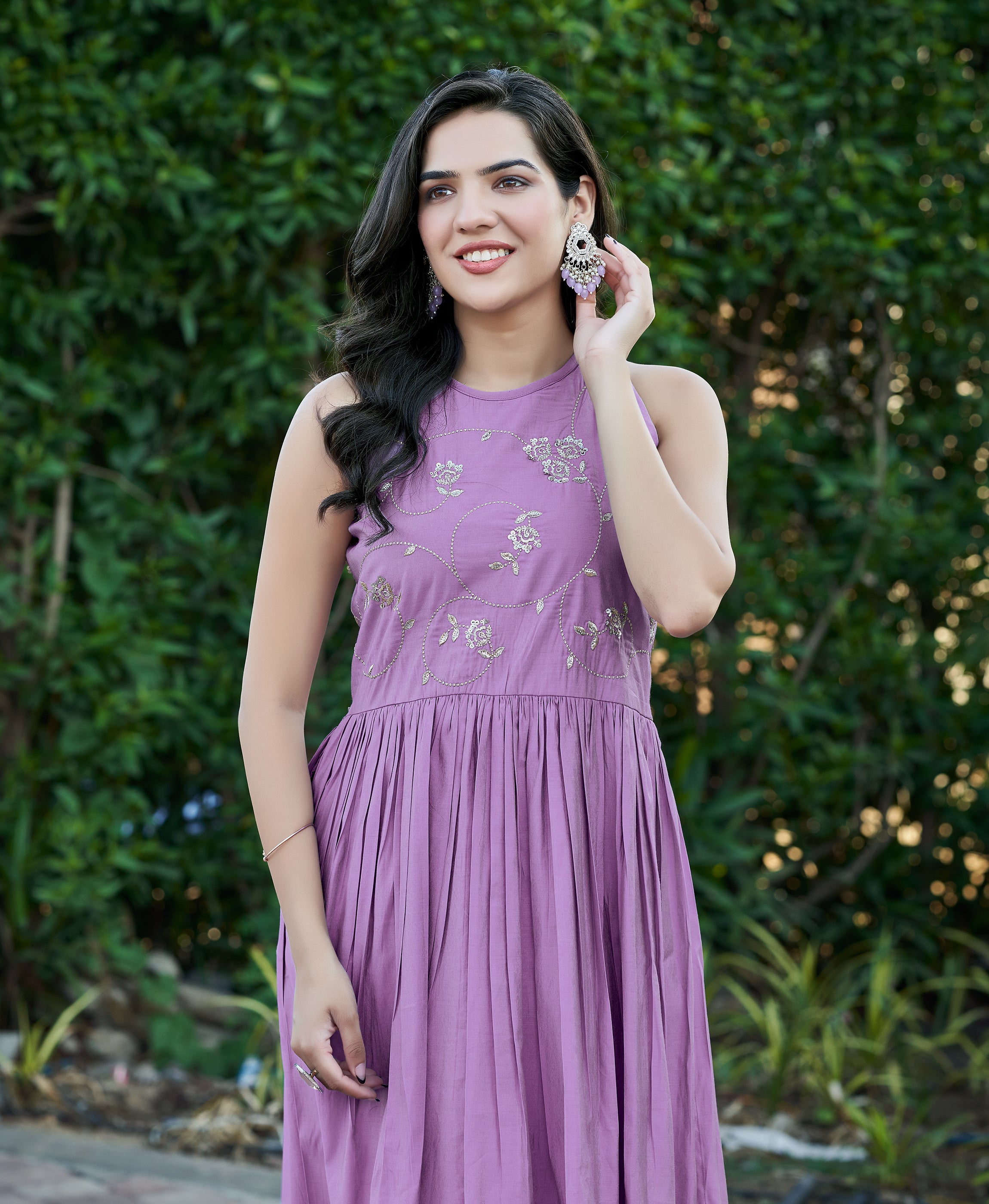 Her Couture Women's Lavender Viscose Shimmer Floral Embroiery Embroidered Nyra-cut Kurta With Palazzo