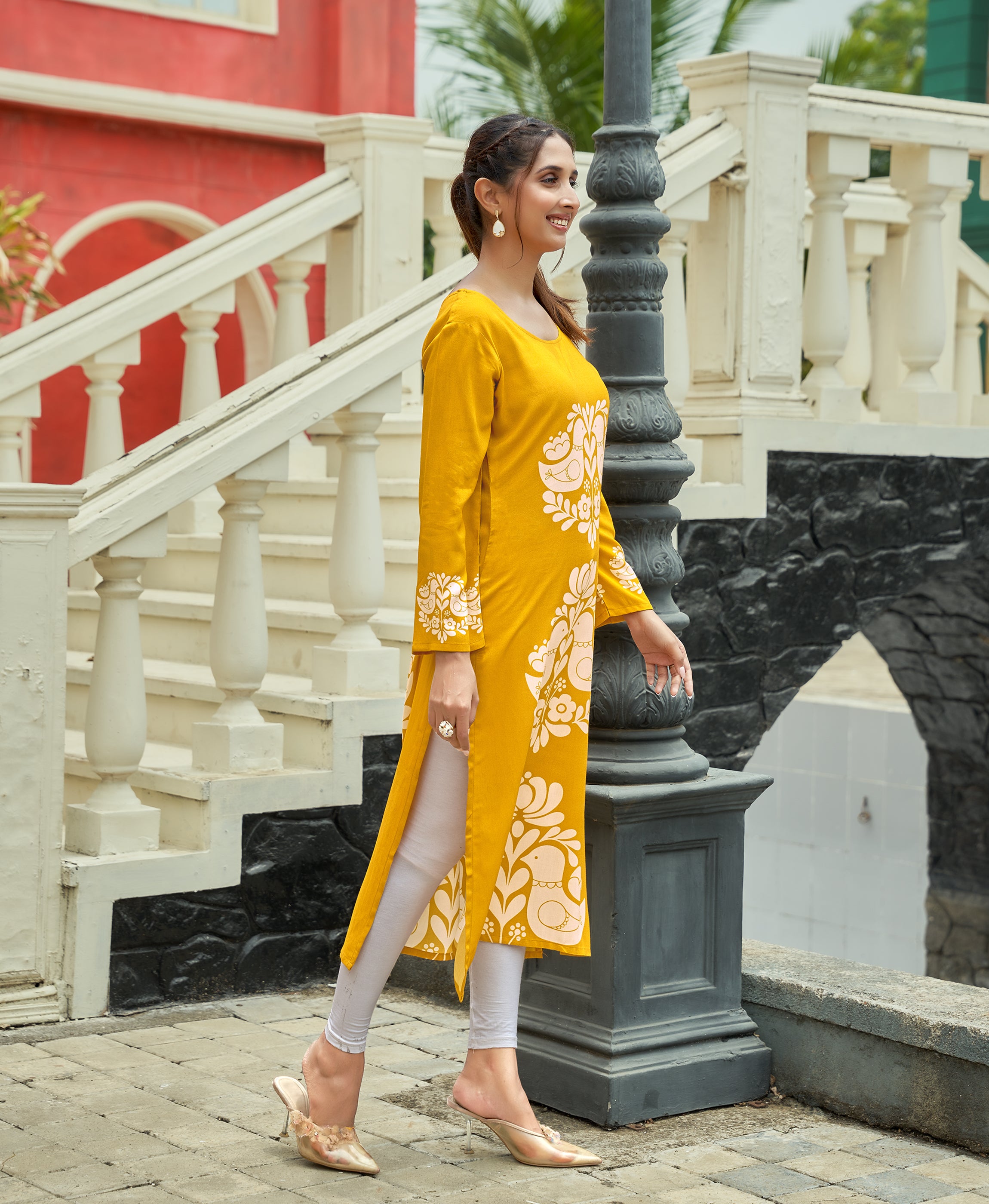 Her Couture Women's Yellow Viscose Rayon Floral Printed Straight Kurta