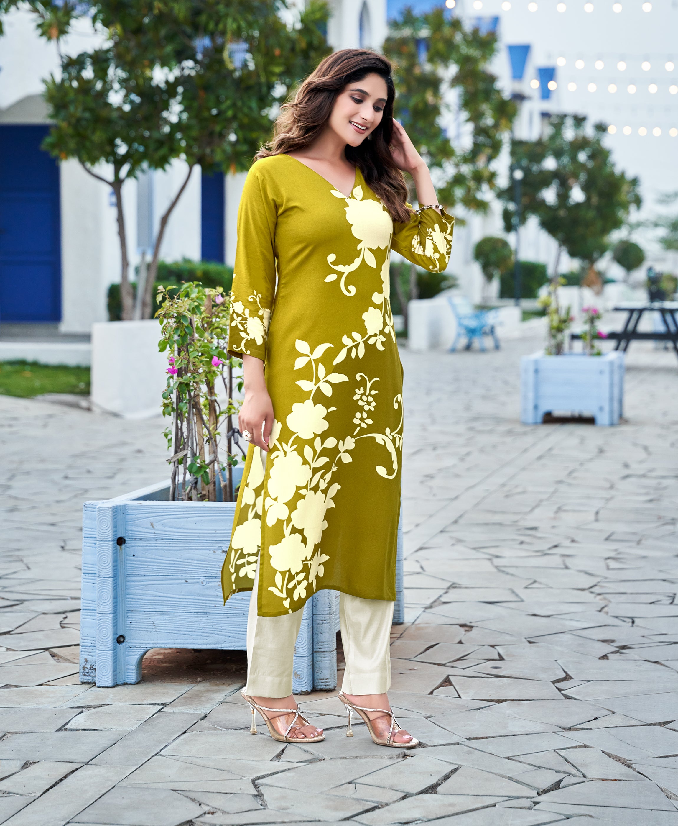 Her Couture Women's Olive Green Viscose Rayon Floral Printed Straight Kurta