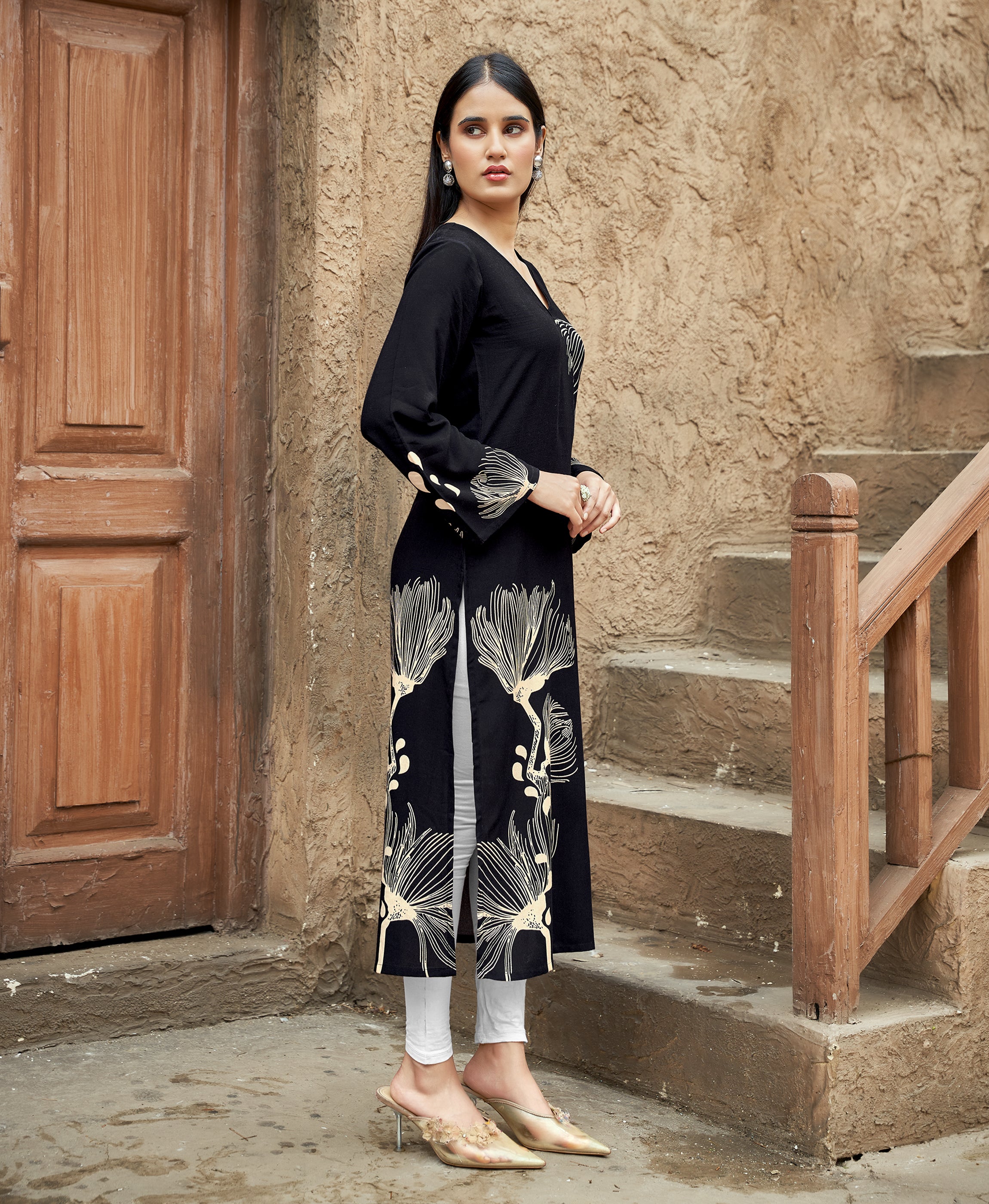 Her Couture Women's Black Viscose Rayon Floral Printed Straight Kurta